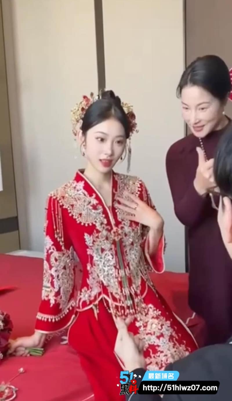 柒贰陆这波反差绝了丨一杆钢枪约操国风网红皮肤白得发光 爆料