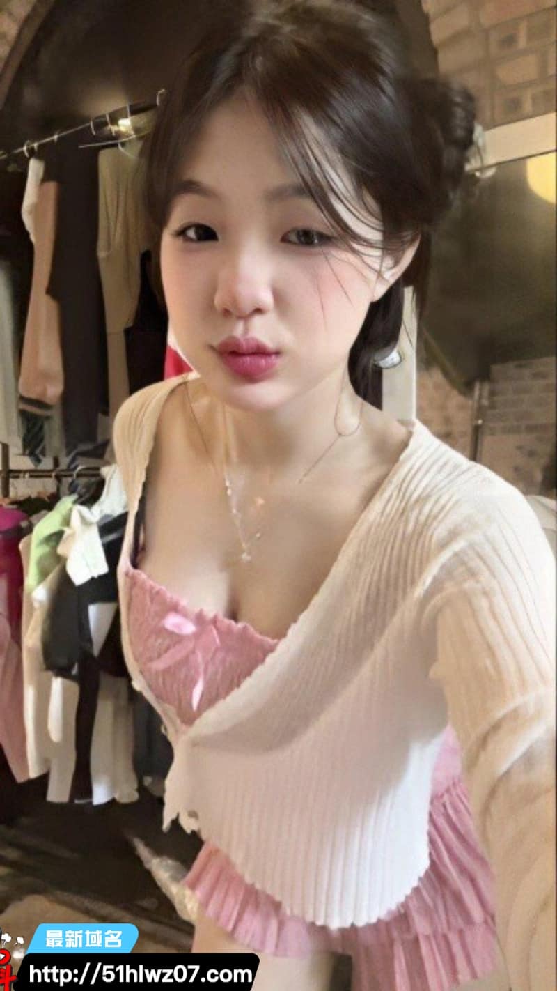 越南TikTok大奶妹私下玩这么野丨清纯邻家脸配雪白巨乳反差太顶 TikTok泄露