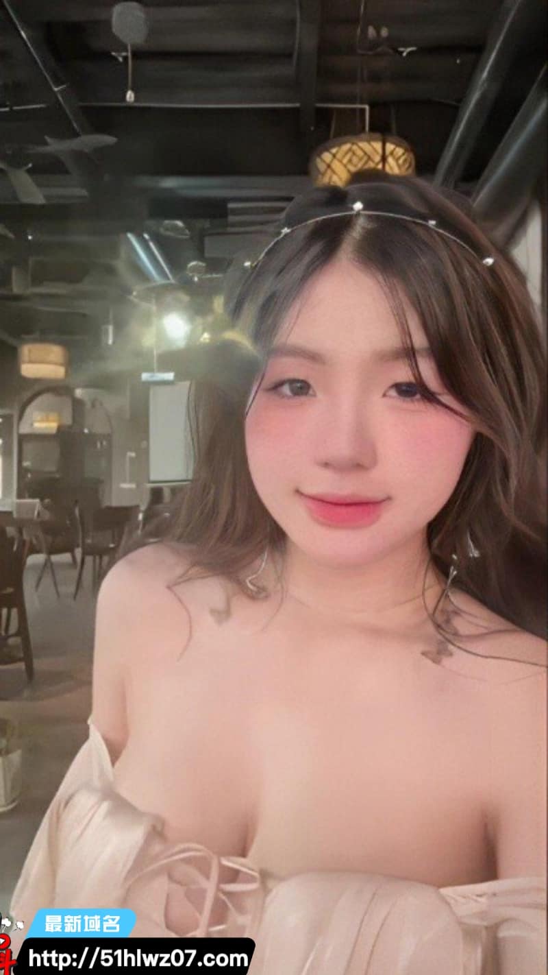 越南TikTok大奶妹私下玩这么野丨清纯邻家脸配雪白巨乳反差太顶 反差视频