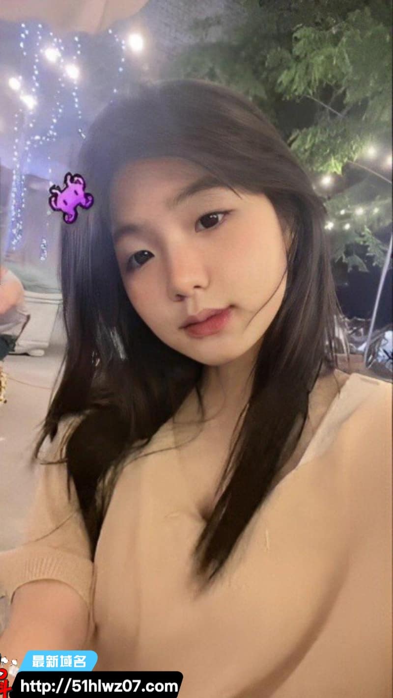 越南TikTok大奶妹私下玩这么野丨清纯邻家脸配雪白巨乳反差太顶 爆料