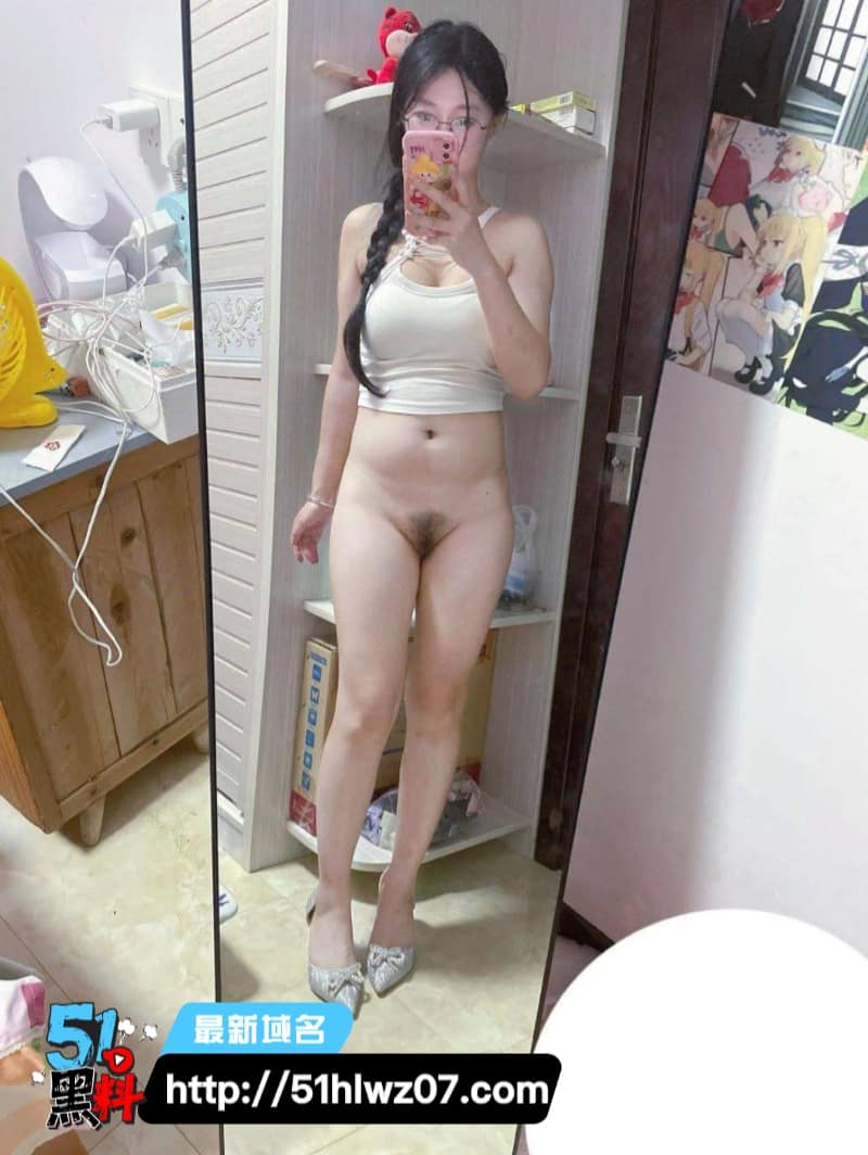 抖音眼镜嫩妹小棉反差玩道具美臀M腿特写直接顶到天灵盖 网红爆料