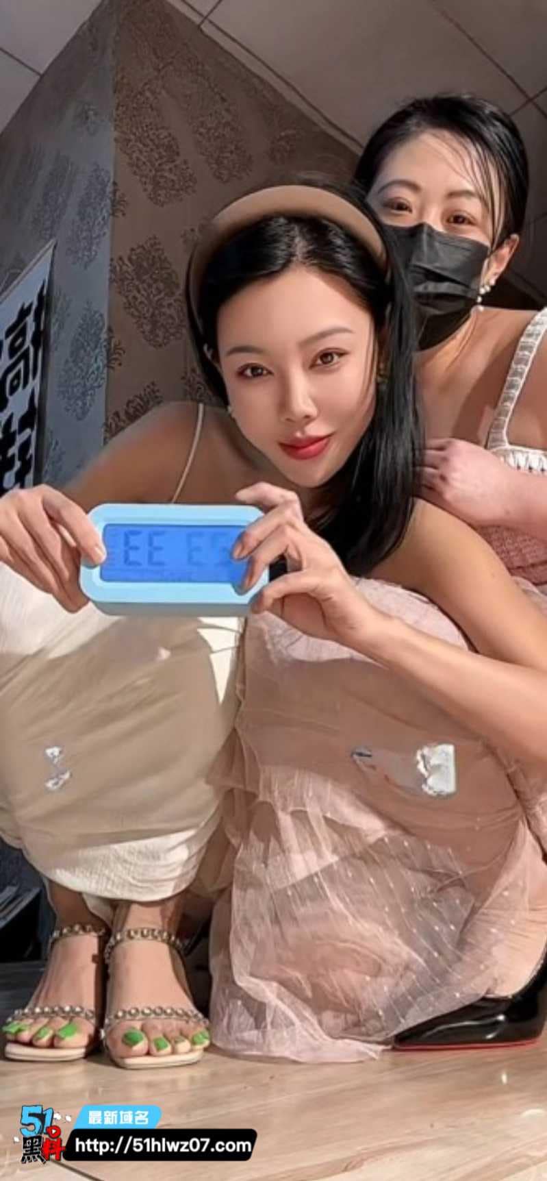 快手岛姐私藏定制视频流出掰开粉嫩小穴浪叫太顶了