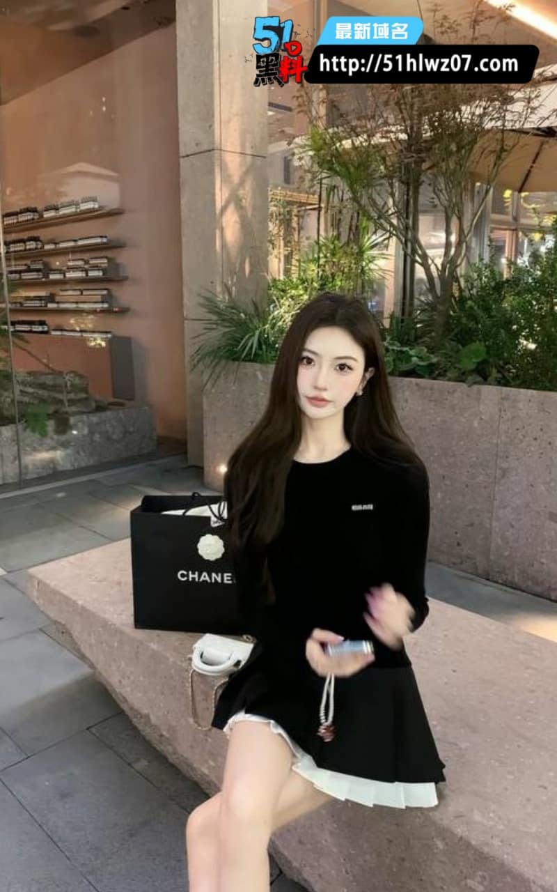 下面有根棒棒糖黑丝女上位骑乘猛摇到喷汁失神太顶了