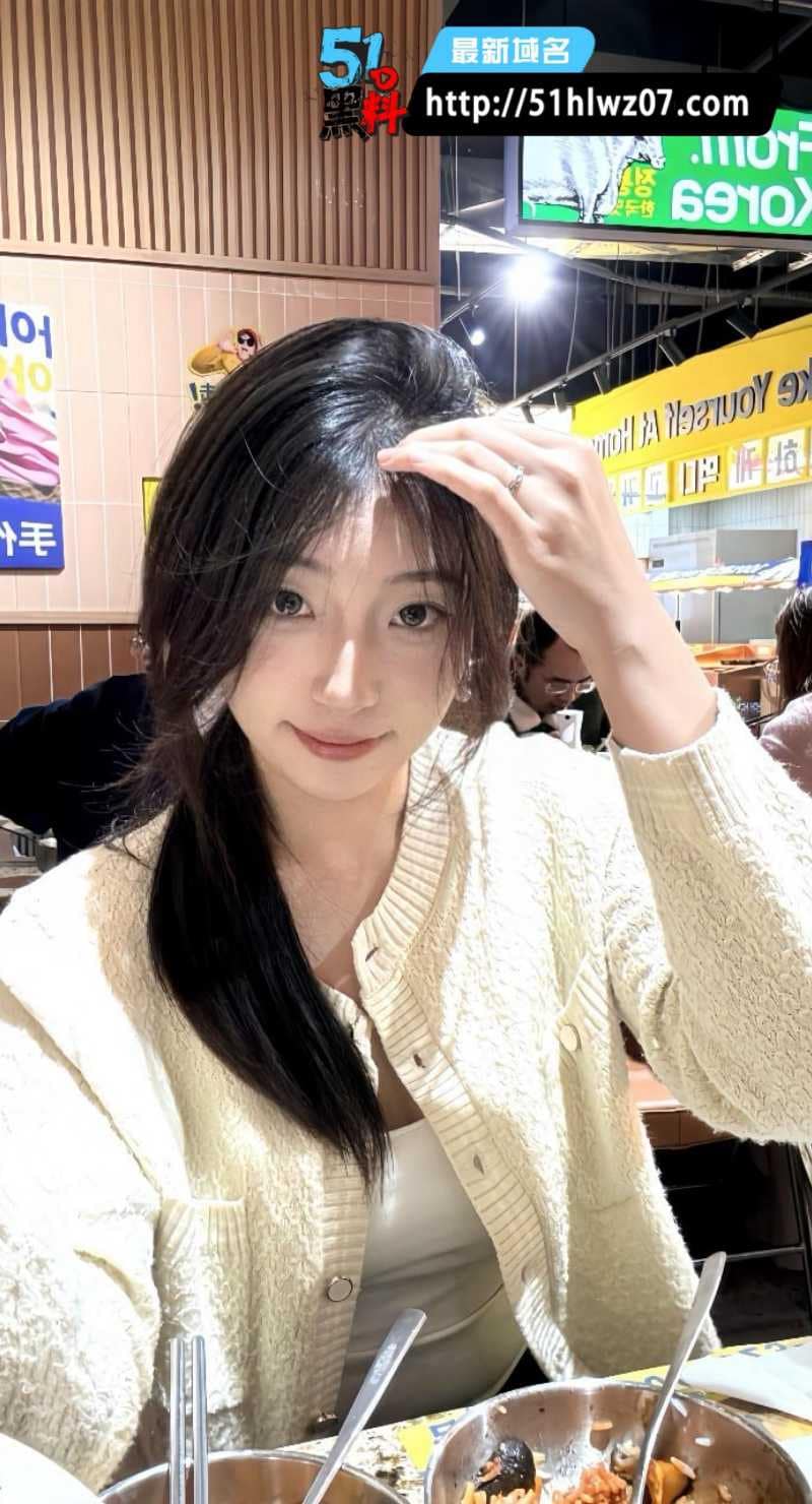 好家伙emlly这波反差我真没绷住，天大校花私下竟然这么野 大学生爆料