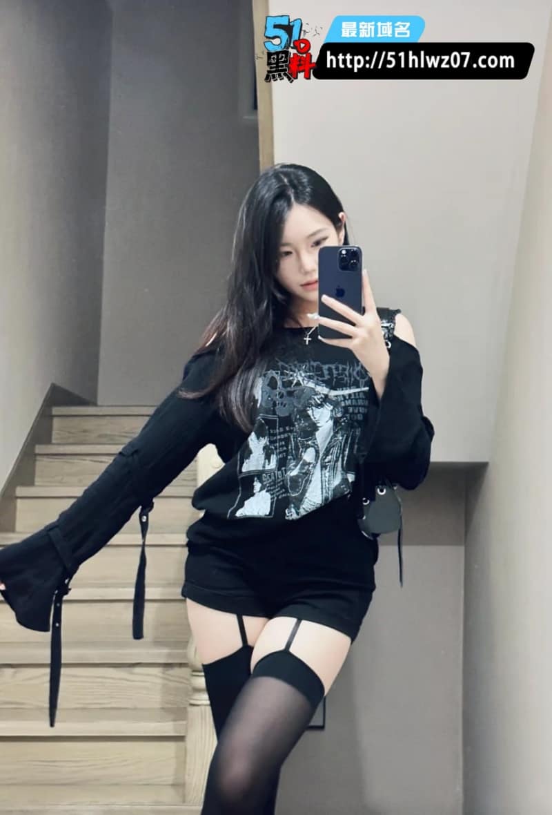 王巧妤表面是高冷夜场女王，私下找鸭子开房三天反差太顶 夜店名媛