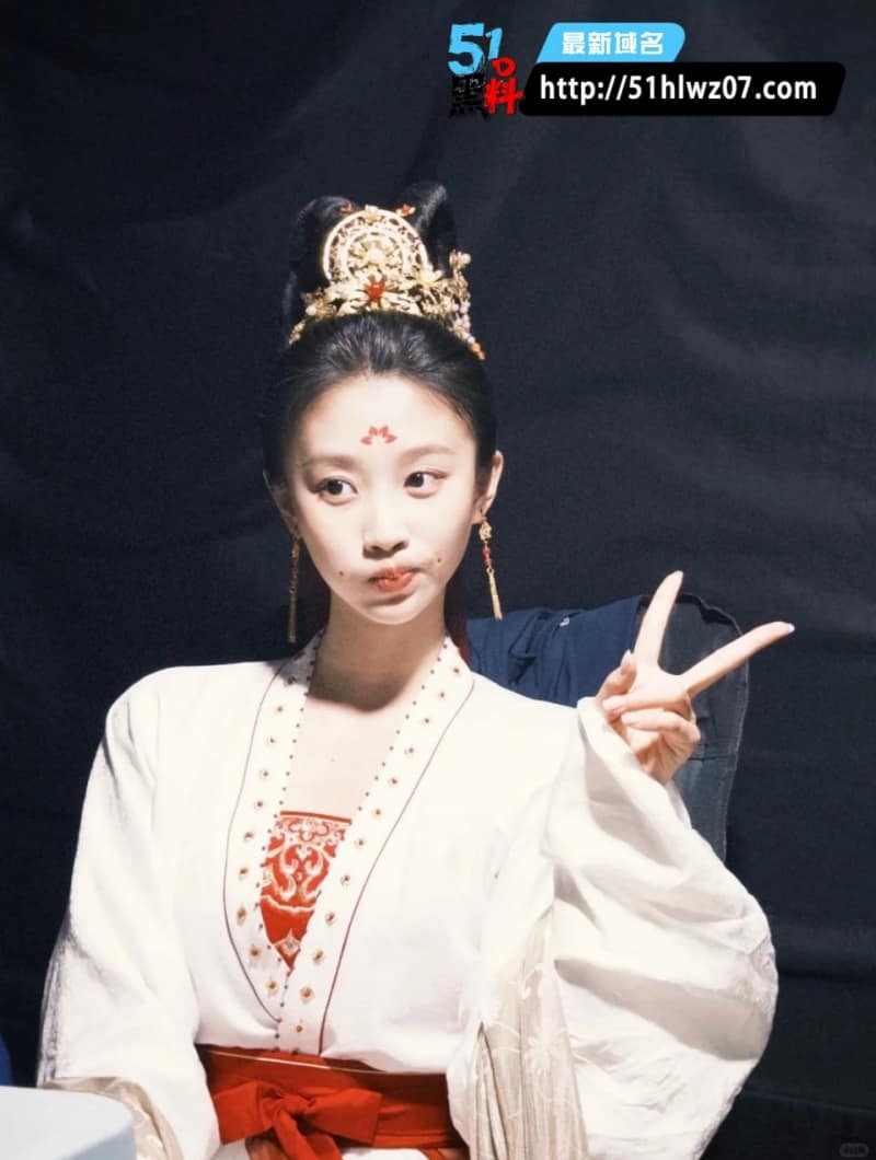 柳美熙黑丝开裆被导演狂操一个月视频流出细节太顶 导演潜规则