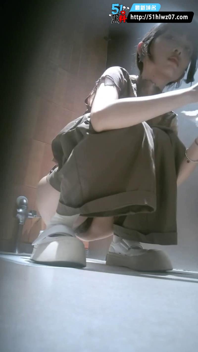 商场厕所偷拍合集这波真的顶丨工装连体真空脱衣太绝了 厕所精品合集