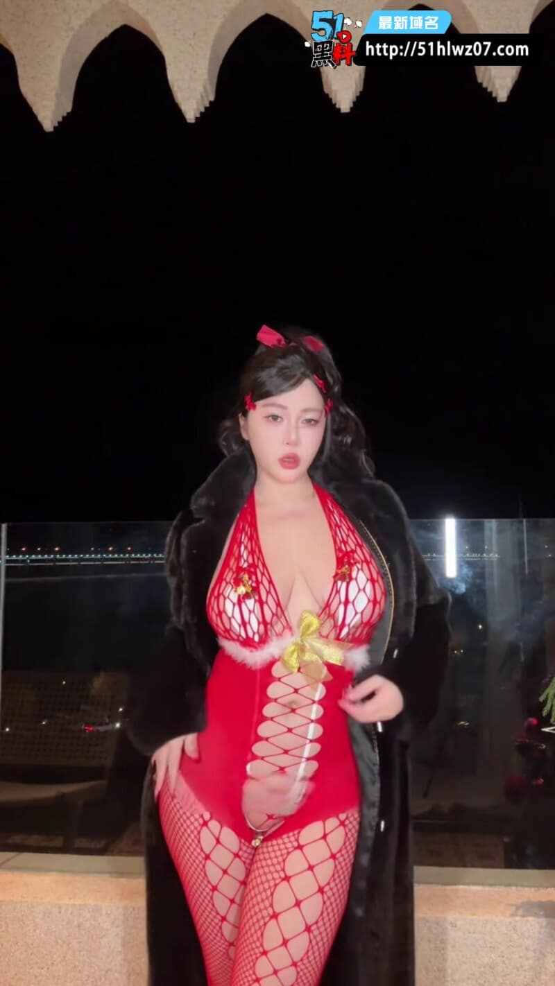 小王同学这波圣诞福利我是真没绷住，红网袜配炮机也太顶了