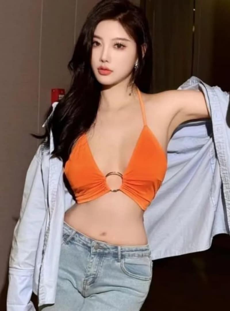 杨晨晨Yome看着甜美无害,私下穿红色丝袜真空玩这么野 完整视频在线播放