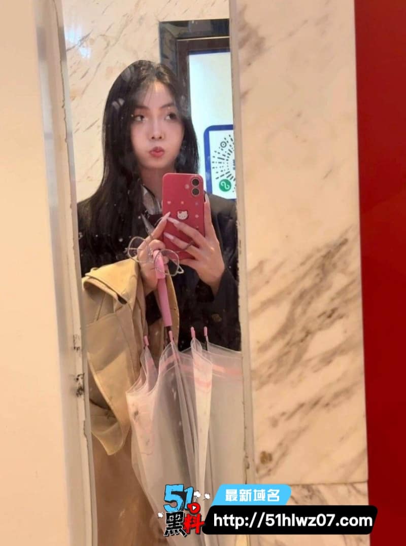 前女友私密记录丨看着乖巧懂事的她私下玩得这么野 私密视频