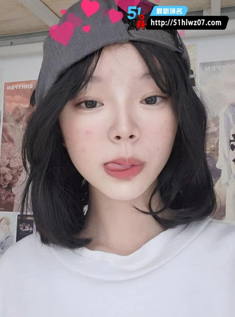 Faith Adanza看着像没被开发过的邻家妹，私下视频里简直野得离谱