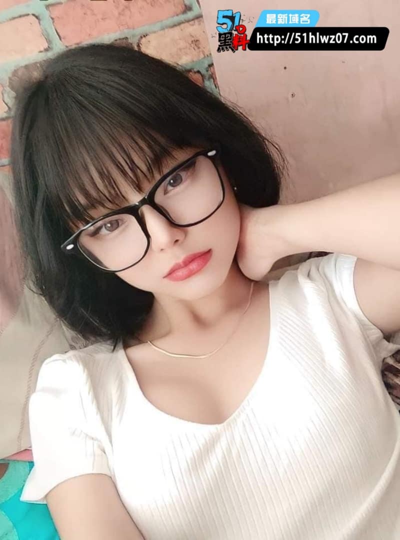 Faith Adanza看着像没被开发过的邻家妹，私下视频里简直野得离谱 反差视频