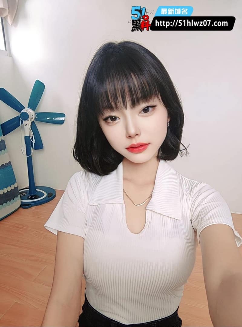 Faith Adanza看着像没被开发过的邻家妹，私下视频里简直野得离谱 邻家女孩