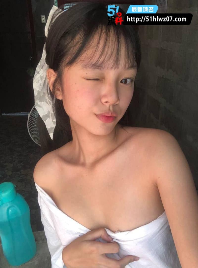 Faith Adanza看着像没被开发过的邻家妹，私下视频里简直野得离谱 反差