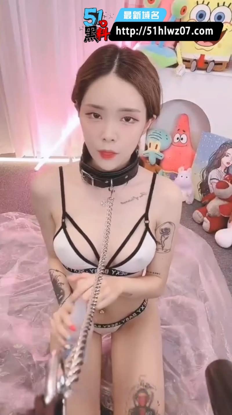 金提莫Yuka这波反差真绝了，戴项圈深喉假屌简直太顶了 网红