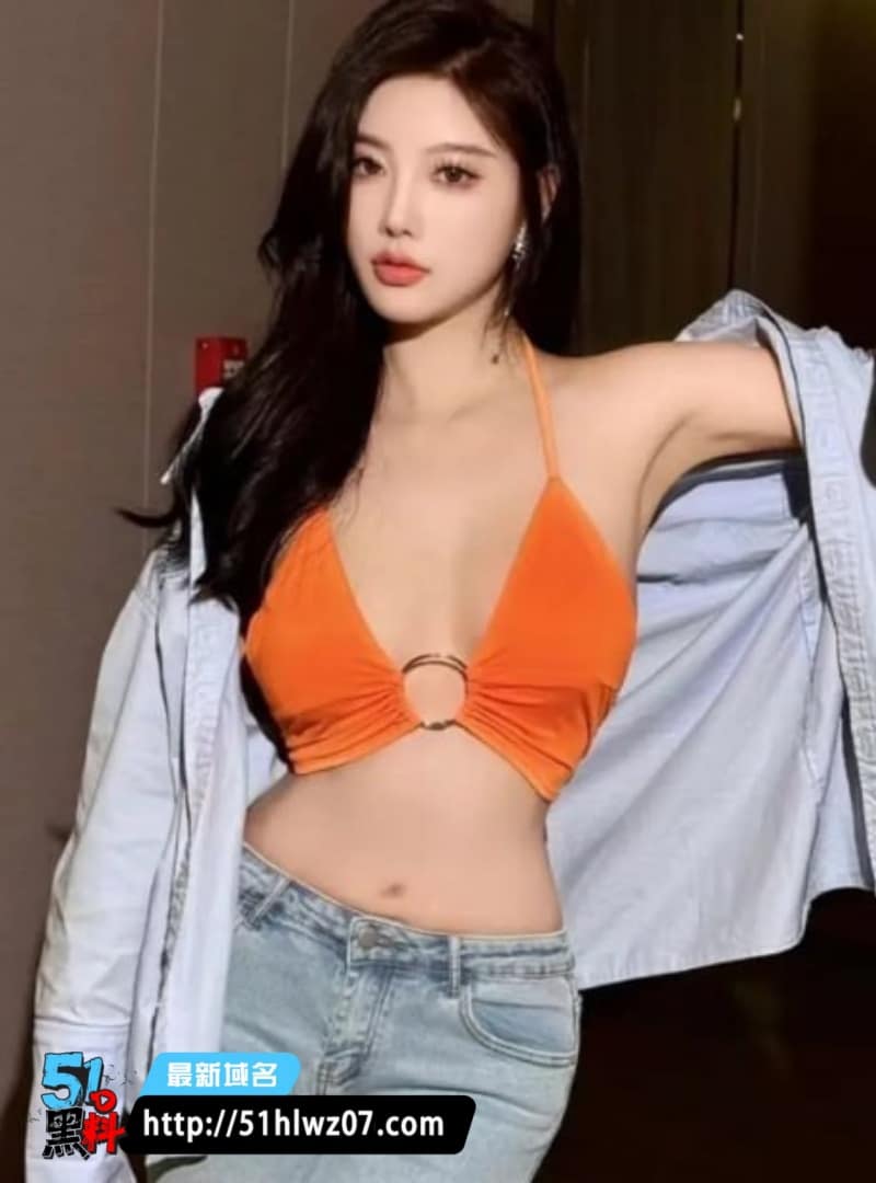 杨晨晨Yome看着甜美无害，私下穿红色丝袜真空玩这么野 G杯美女