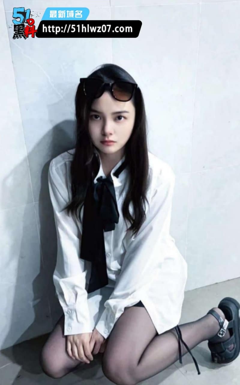 曹兴运这波反差我是真没绷住，白天知性学霸妹晚上在酒店这么浪 学霸私密视频