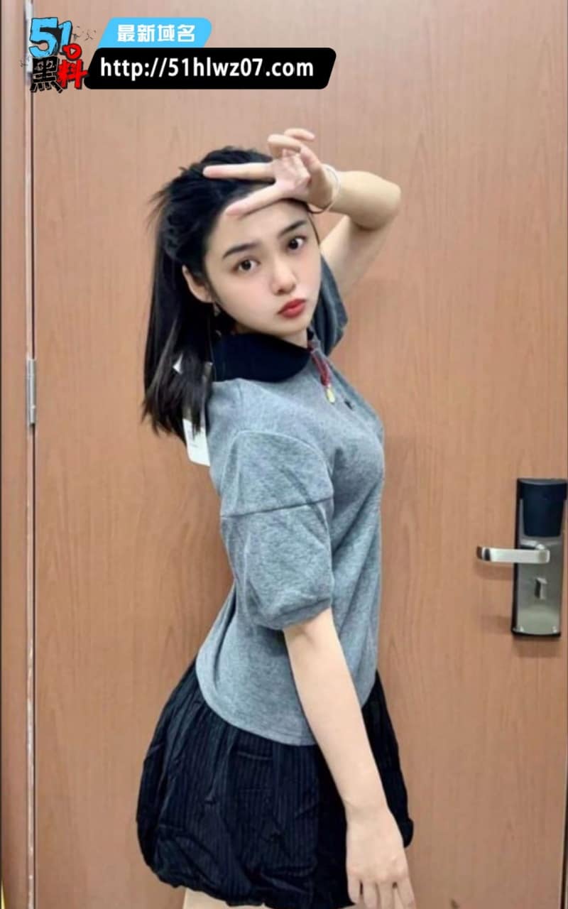 曹兴运这波反差我是真没绷住，白天知性学霸妹晚上在酒店这么浪 大学生反差