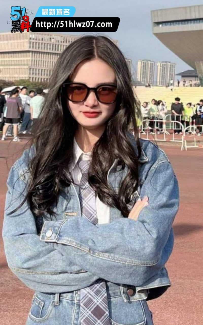 曹兴运这波反差我是真没绷住，白天知性学霸妹晚上在酒店这么浪 酒店流出视频