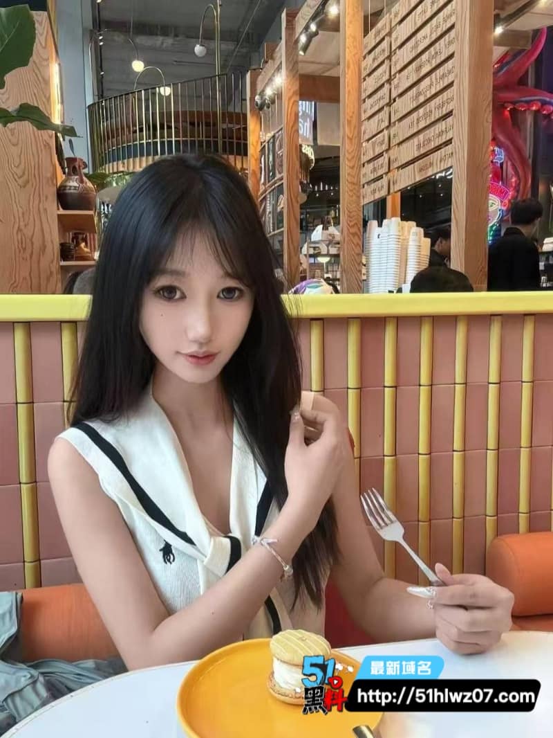 西安赵一菲看着清纯得像白纸，私下被男友调教成乖巧玩物太野了 私密视频