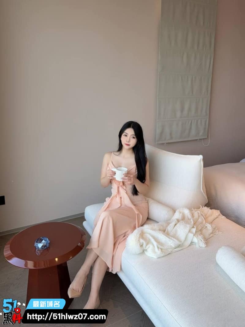 法国留学生姐妹私下玩这么野？回国变矜持仙女反差太顶