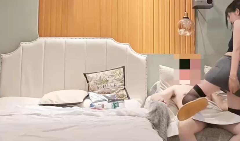 小糖看着清纯懂事,私下被王老师约去房间竟玩得这么野 完整视频在线播放