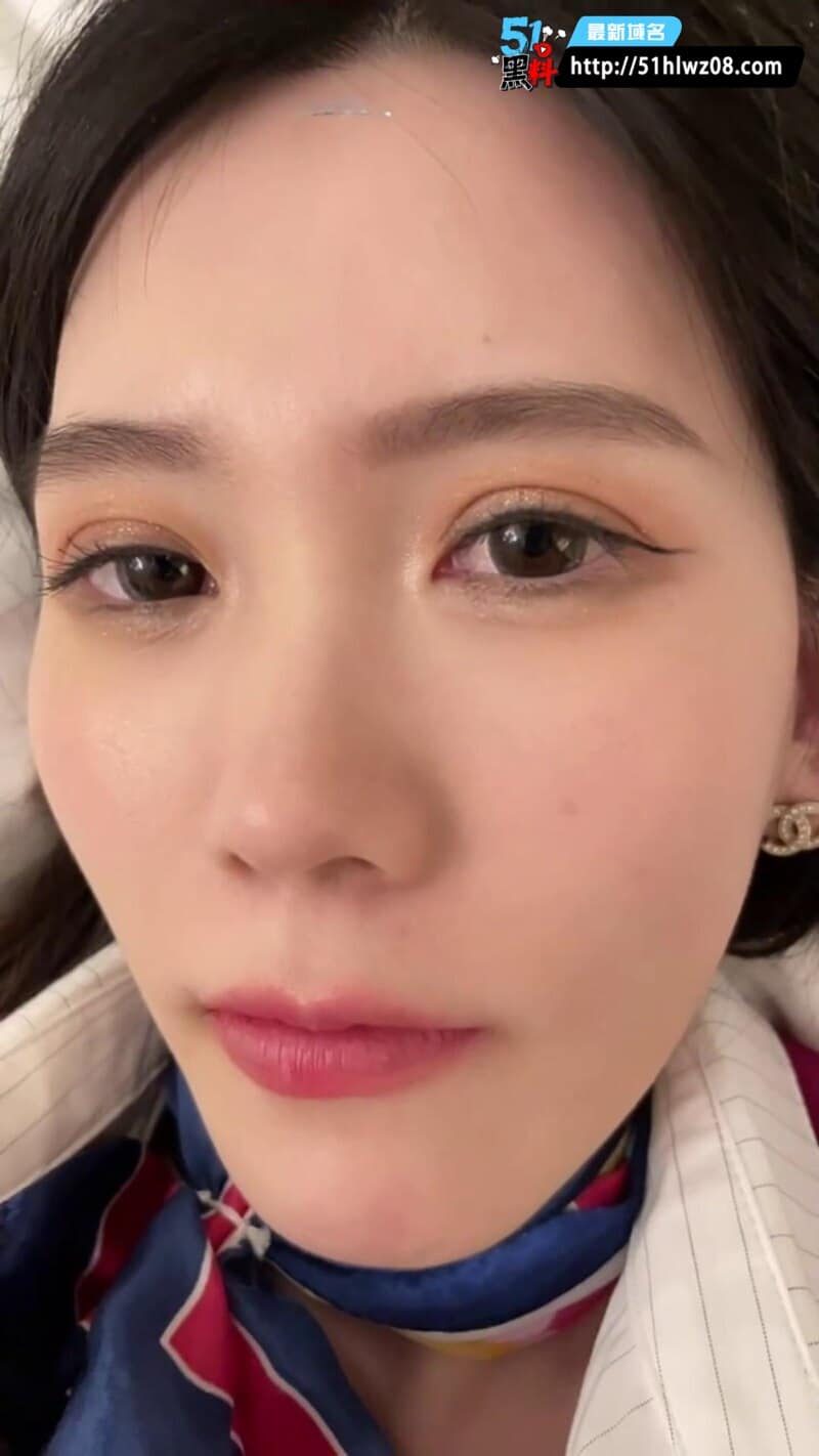 Chloe霏霏这套空姐制服我是真没绷住，白虎被干到哭也太顶了 推特福利