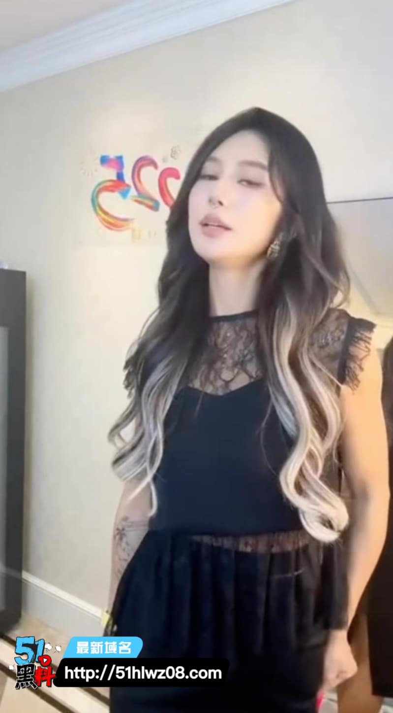 凯西小树洞比基尼反差私密片流出脸穴同框被顶到眼神失控 网红