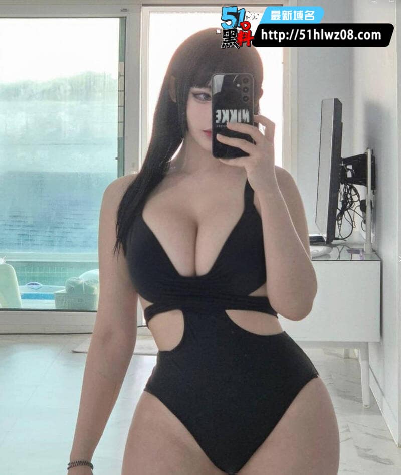 Yasal现身萤火虫漫展这身材真离谱，白衬衫被撑爆太顶了 Cosplay
