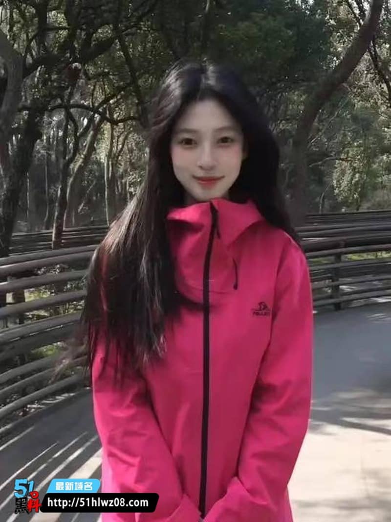 武汉大学校花李娜毕业聚会视频流出跪床深喉反差太顶 李娜深喉
