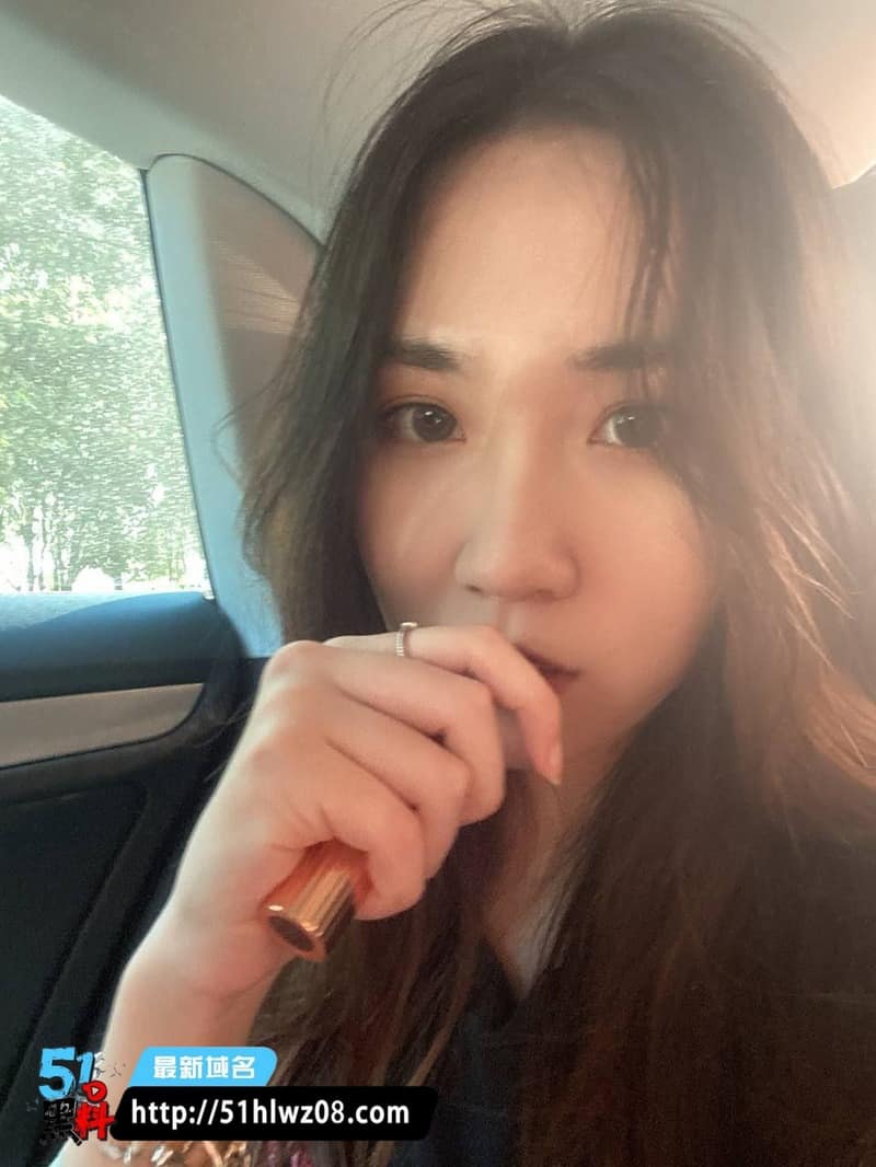 谢欣看着像个清纯三好学生，私下被金主调教得这么野 校花私密视频