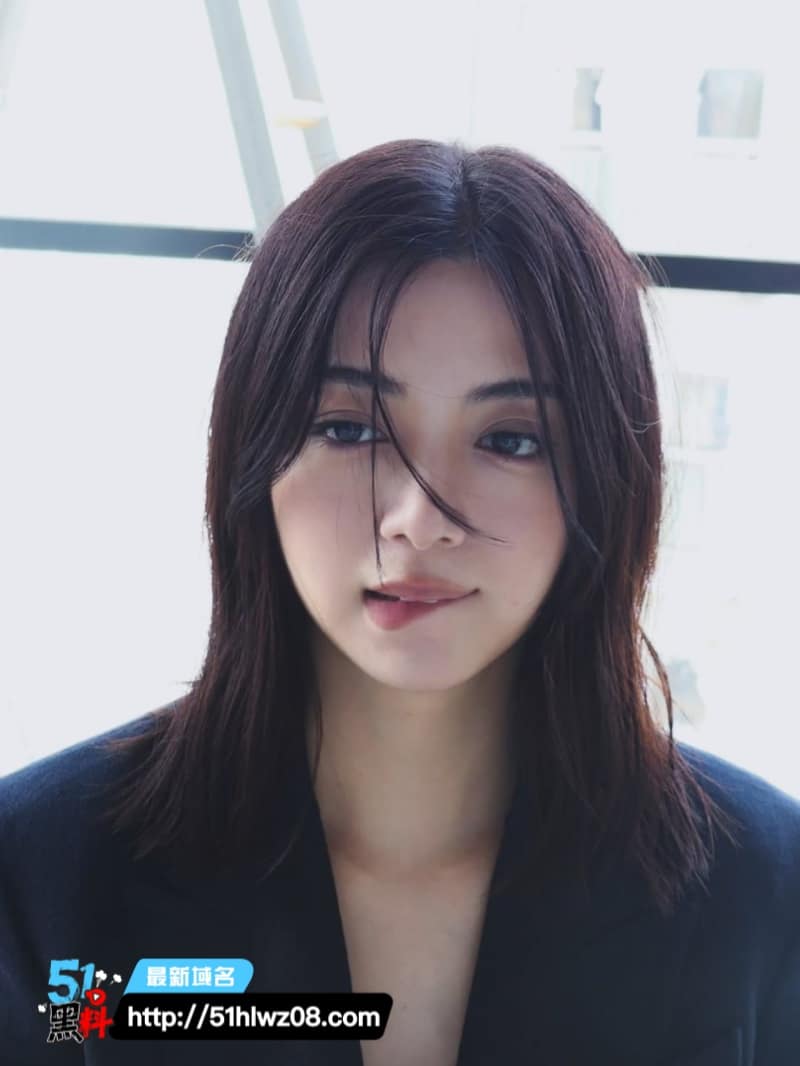 池田依来沙原本走清纯路线，私下拍AV被按在床上叫得太野了