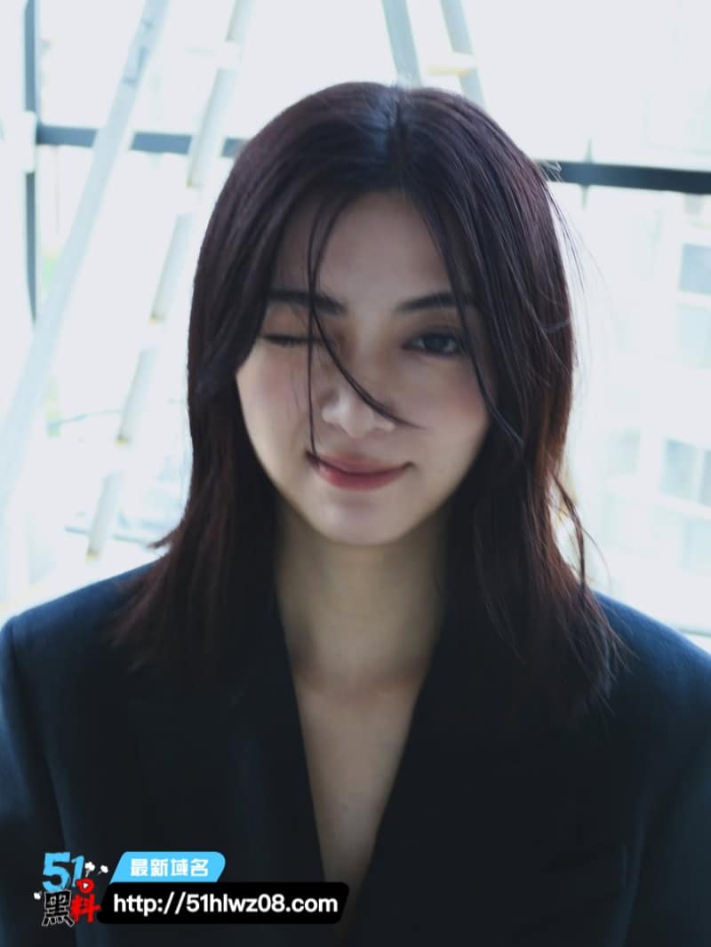 池田依来沙原本走清纯路线，私下拍AV被按在床上叫得太野了 下海AV