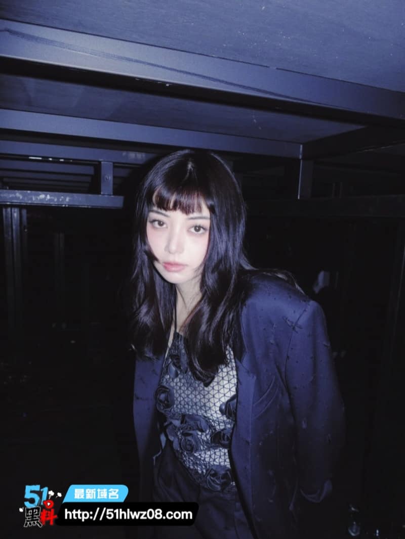 池田依来沙原本走清纯路线，私下拍AV被按在床上叫得太野了 反差