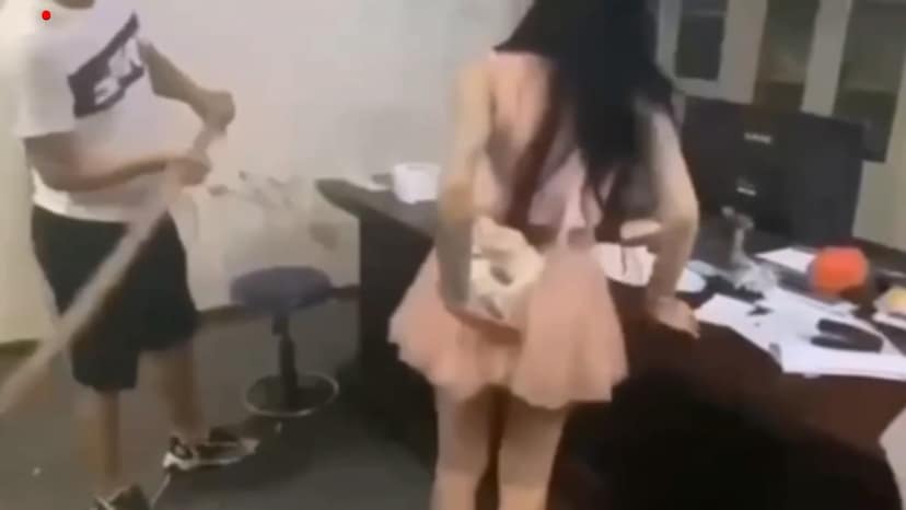 东南亚女猪仔内幕起底,业绩不达标就得被随意玩弄 完整视频在线播放