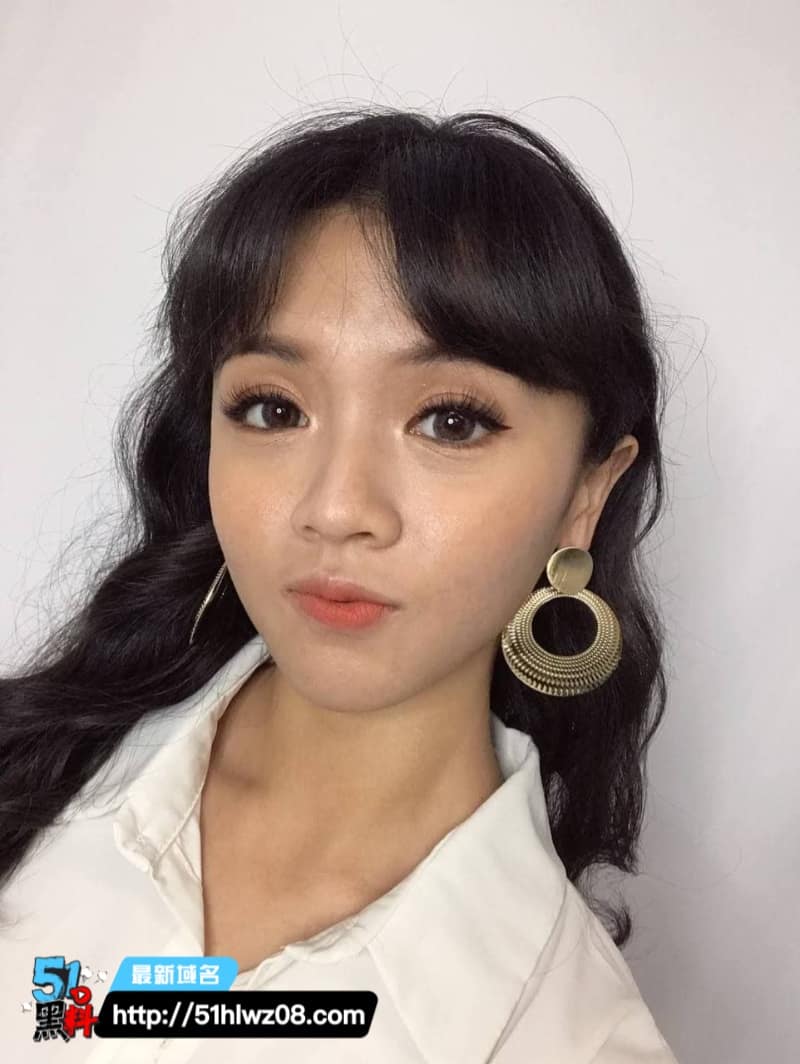 发廊老板娘夫妻私密视频外流口交足交被老公猛干内射眼神失控 内射视频