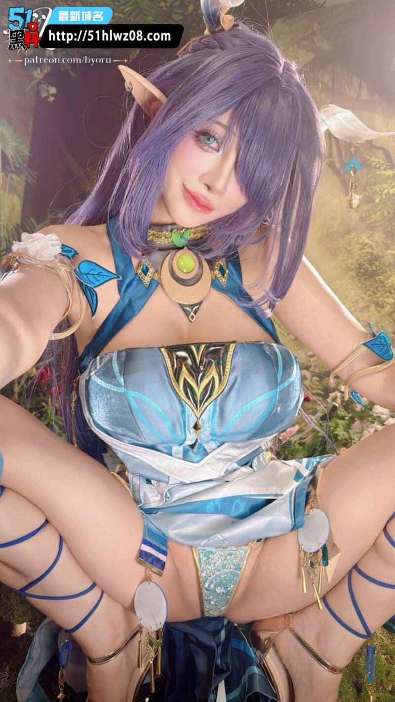 Byoru原神月咏者COS这波真的绝，巨乳肥臀快撑爆衣服了
