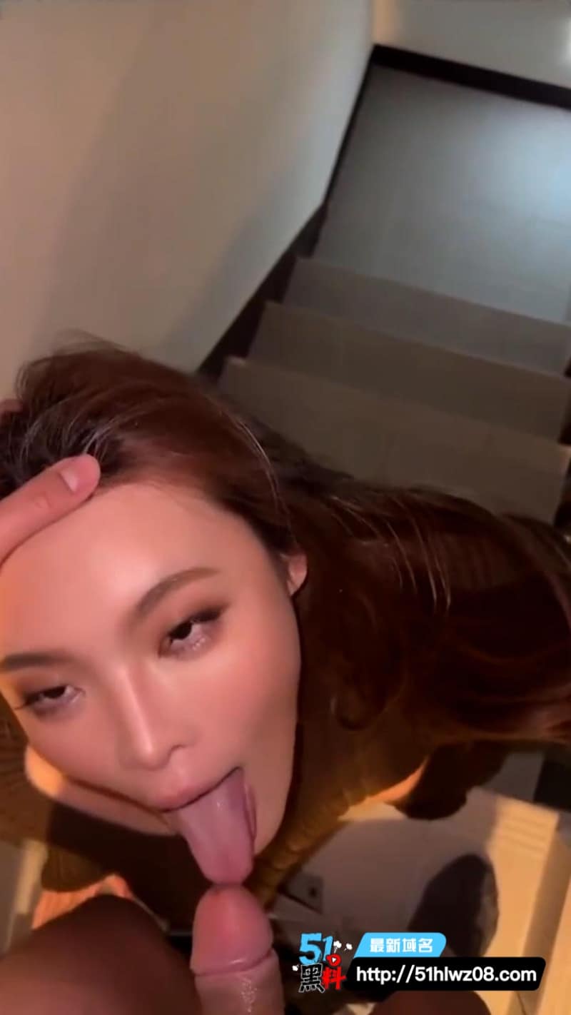Kitty地下车库第一视角口交这波真顶丨60W粉丝网红深喉眼神太勾人了