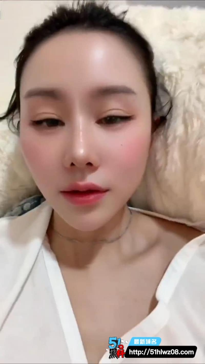 汐梦瑶看着像邻家甜妹，私下足交榨精这活儿玩得真野 美足