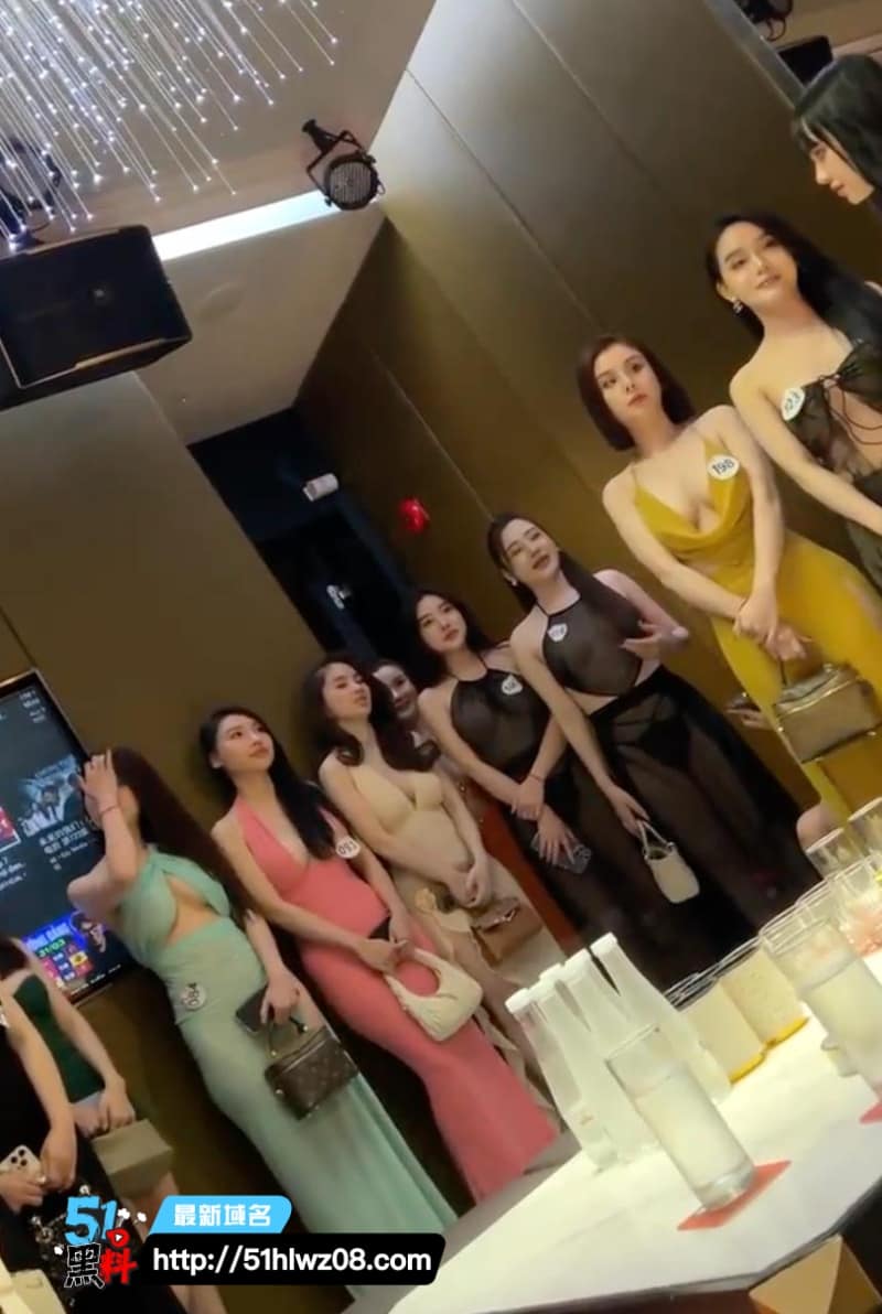 商K包间合集这波太顶了丨比基尼小姐姐边舞边摸直接看傻眼 比基尼热舞