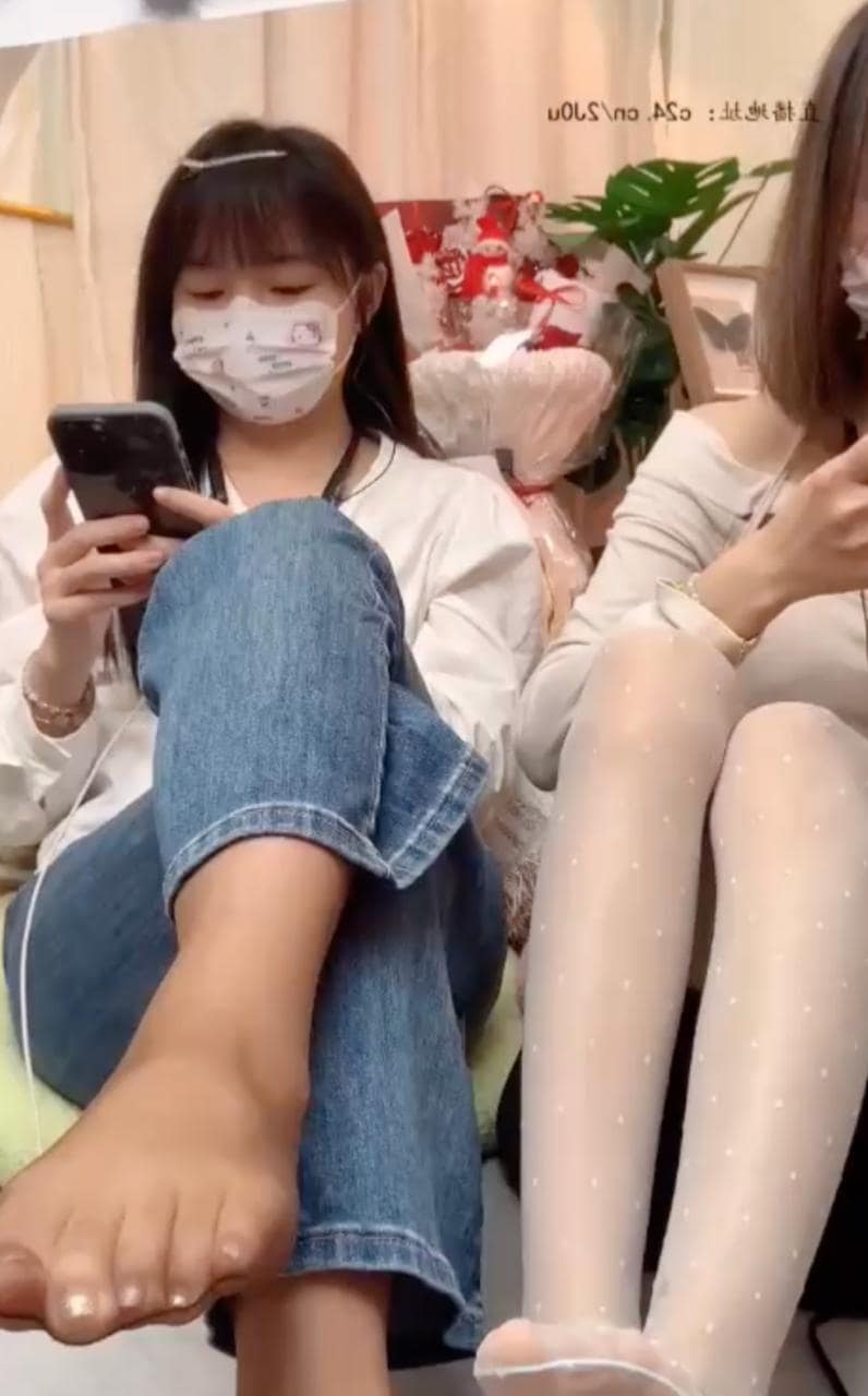 黑丝美足精油揉搓丨看着端庄优雅私下玩脚这么野 完整视频在线播放