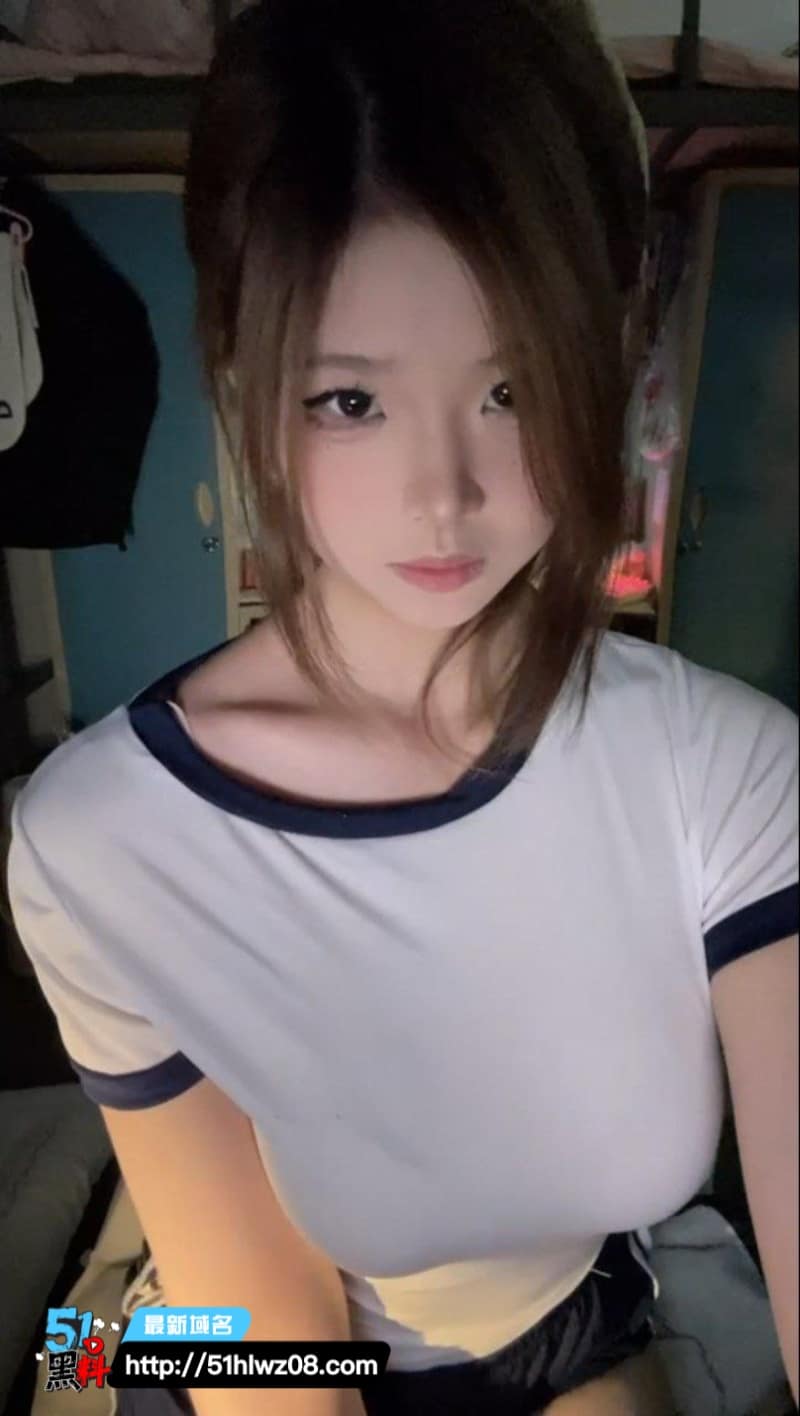 羊咩咩这波土豪定制也太敢了丨眼镜妹在宿舍猛抠肥臀乱晃真顶