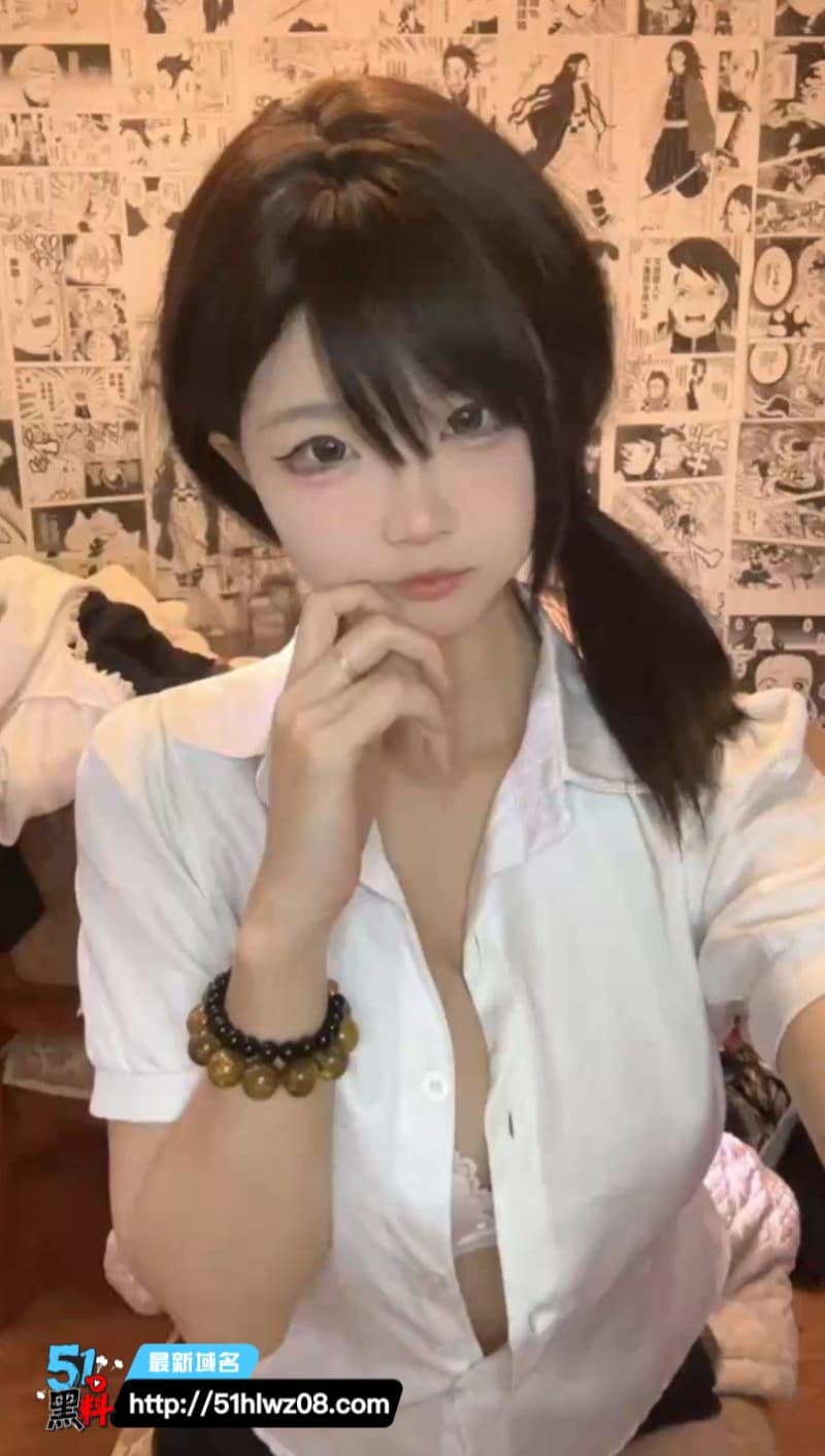 羊咩咩这波土豪定制也太敢了丨眼镜妹在宿舍猛抠肥臀乱晃真顶 网红