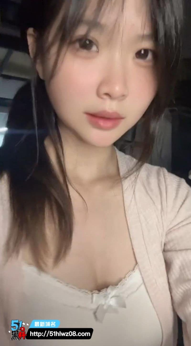 羊咩咩这波土豪定制也太敢了丨眼镜妹在宿舍猛抠肥臀乱晃真顶 福利