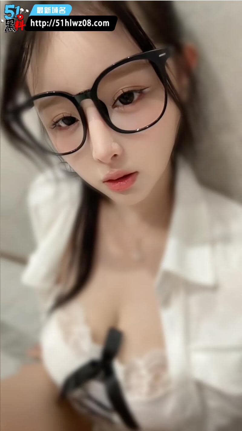 兔兔baby看着像没被污染的甜妹，私下裸聊脱光自慰反差太强 裸聊视频