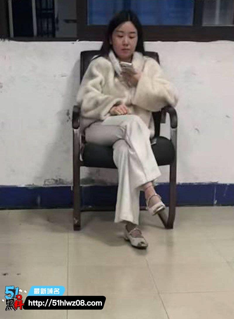 平潭街头抓包视频丨看着挺体面的厦门小三被原配薅发撕衣太惨了 福建爆料