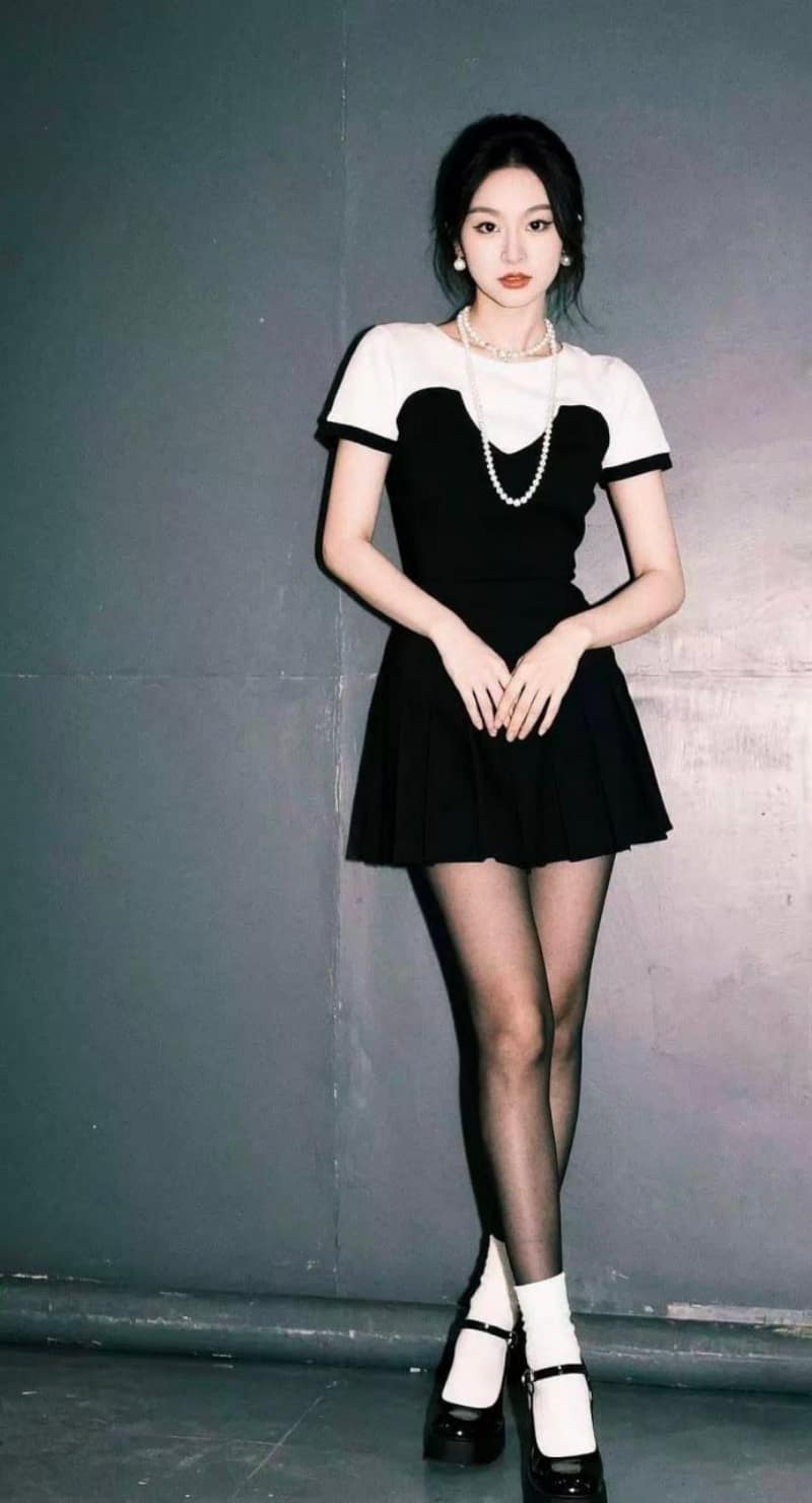 徐雪晗平时看着像乖乖女,私下竟跟男友兄弟玩这么野 完整视频在线播放