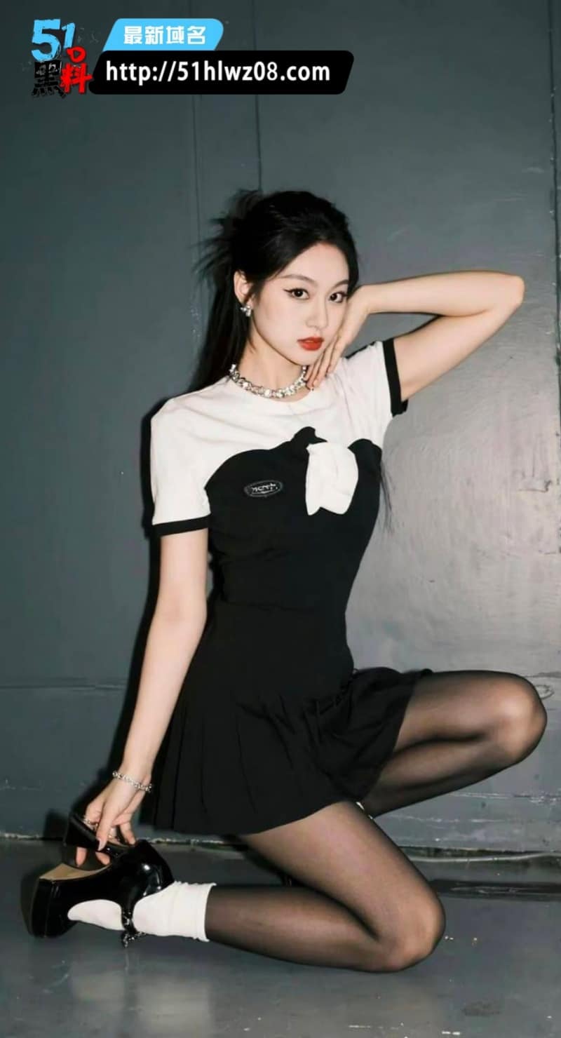 徐雪晗平时看着像乖乖女，私下竟跟男友兄弟玩这么野 偷情视频