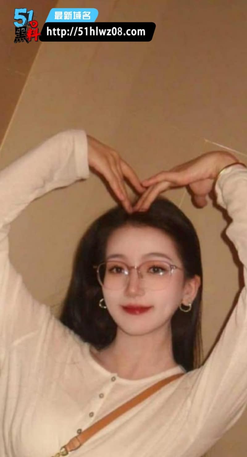 徐雪晗平时看着像乖乖女，私下竟跟男友兄弟玩这么野 大学生福利