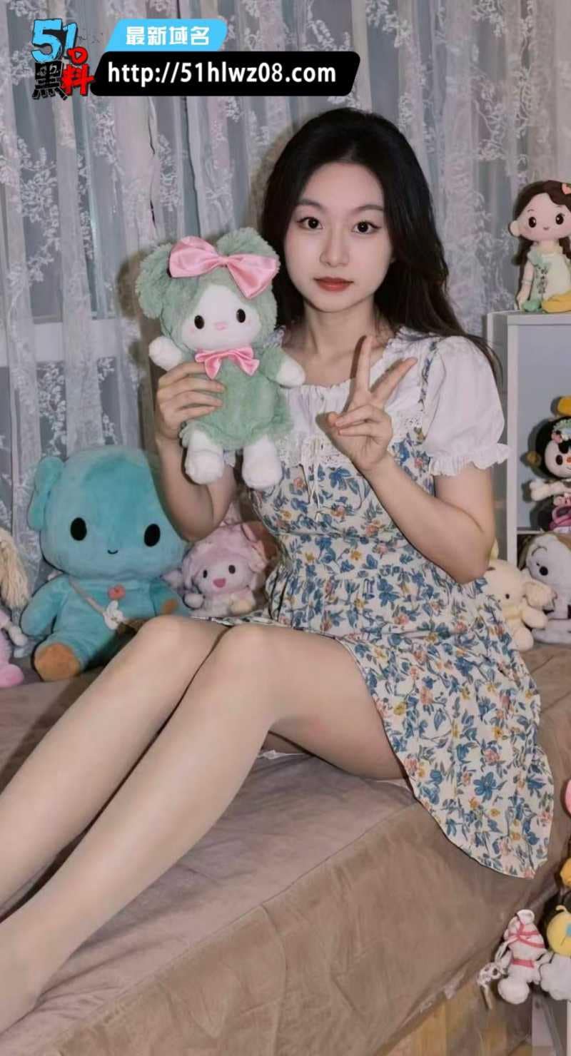 徐雪晗平时看着像乖乖女，私下竟跟男友兄弟玩这么野 大学生